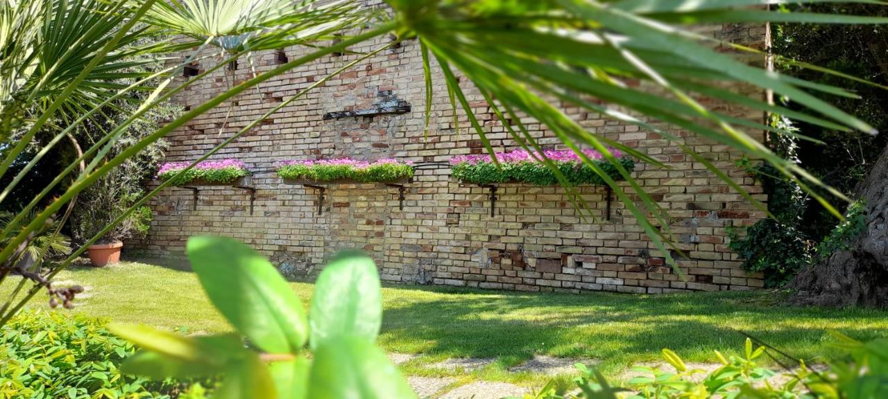 Agriturismo Tenuta Santa Maria Notaresco Экстерьер фото